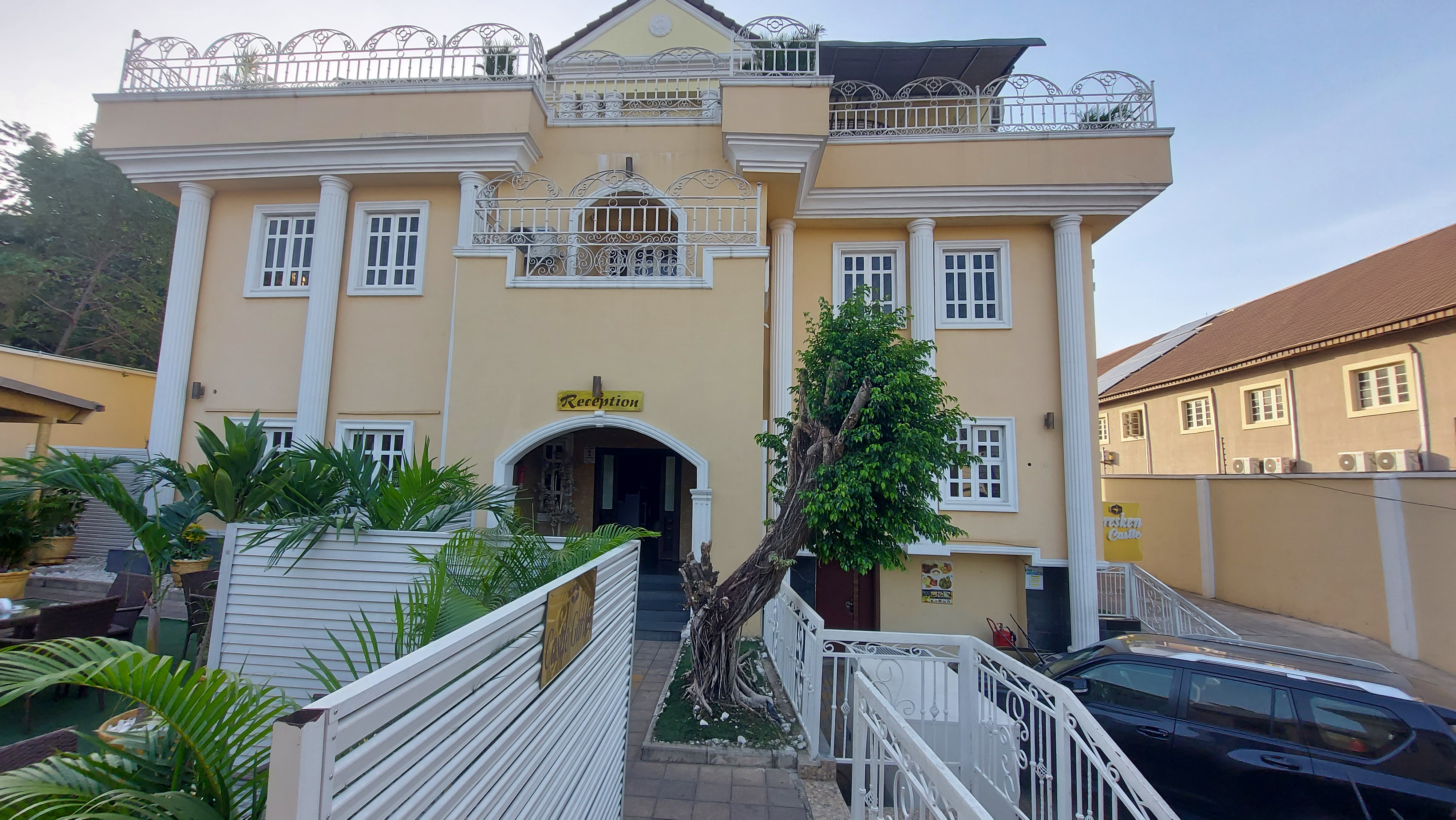 PRESKEN HOTELS @ CASTLE, OPEBI