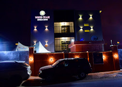 White Chase Hotel & Suites