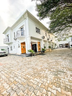 Montcrest Hotel & Lounge