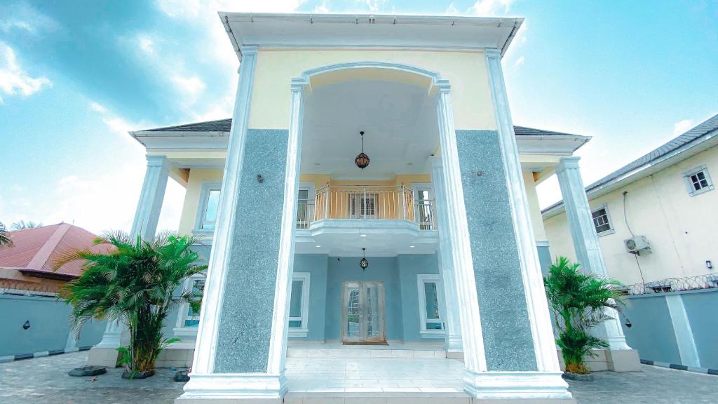 Taverna Lounge & Boutique Hotel